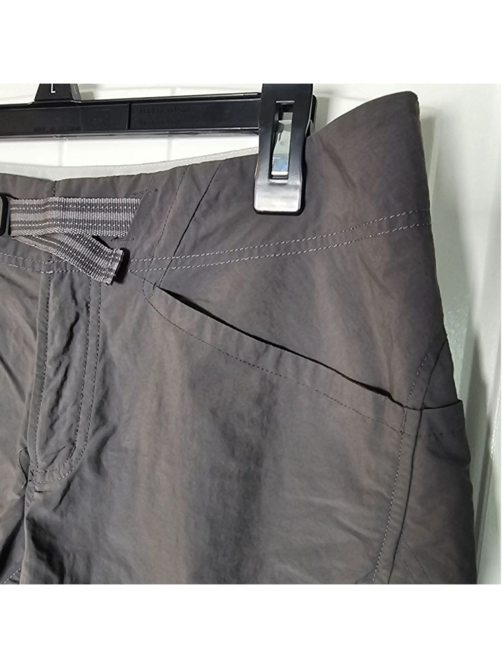Mountain Hardwear sz 10 grey cargo hiking shorts with built in belt - Picture 6 of 14